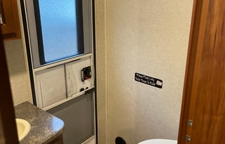 2016 Mallard M33 *2 AC’s* Bunk House and Master