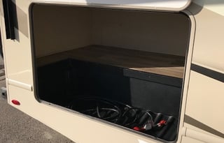 **Big V RV River Girl** Mint**Pet Friendly**