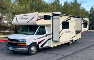 2019 Coachmen RV Freelander 26DS - Low miles