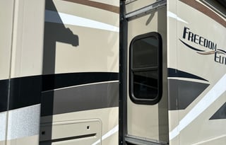 *New Listing* 2016 Thor Freedom Elite 29FE
