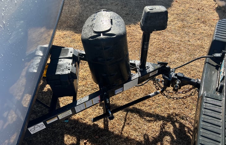 One battery, one propane tank and sway bars