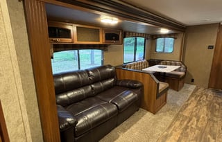 2017 Prime Time RV Avenger ATI 27DBS