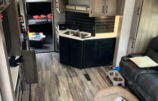 43’ toyhauler with patio and generator