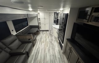Fully Loaded NE Wisconsin Camper-Sleeps up to 10