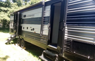 "Not your Cousin Eddies" luxury RV w/ Bunkhouse