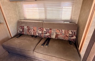 2007 Winnebago Navion 23H
