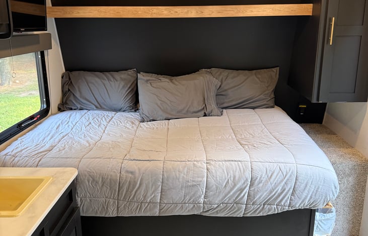 Queen/Master Bed