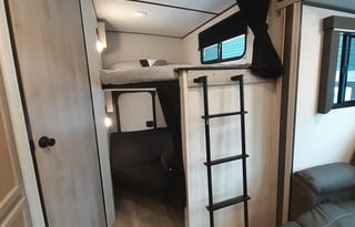 Stocked, Pet Friendly Coachmen 29' Delivery Only