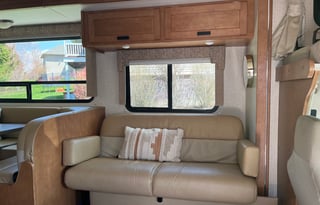 2017 LIKE NEW Winnebago Minnie 31K Sleeps 8!