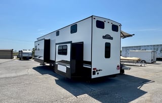 2023 Cross Roads RV Hampton HP370FDL