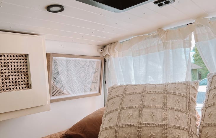 Roof fan above the bed keeps it cool in hot summer months.