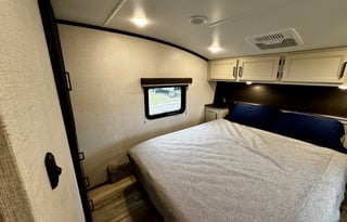 Hollow - 2025 Keystone Arcadia Select 27SBH