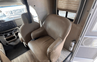 Seats / Sleeps 5, Pet friendly Camper