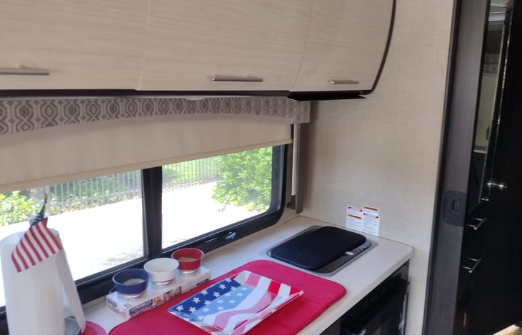 nice size countertop by stove