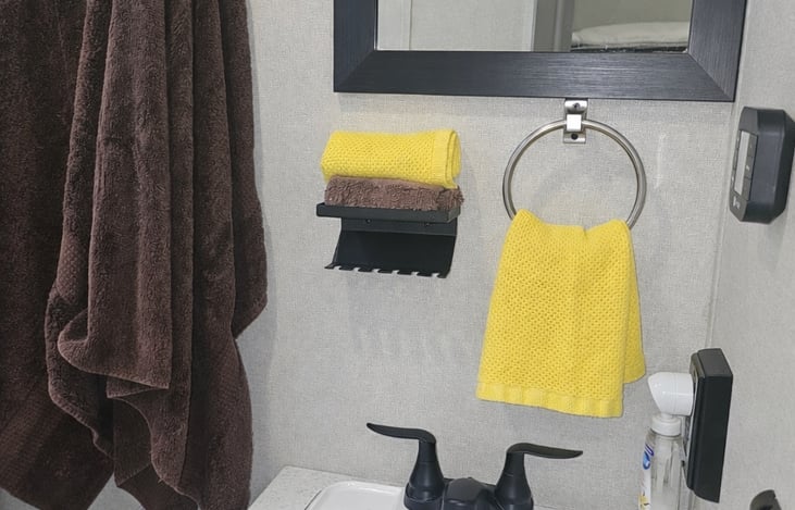 Modern style bathroom with Linens provided