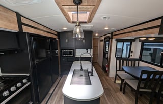 Outback: Chef's kitchen, King bed, 3 slides, Solar