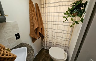 27’ Z1 Bunkhouse. Pet friendly and half ton rated!