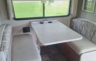 2019 Winnebago Adventurer 27N