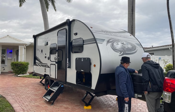 Clients from Montreal via Nextdoor - 14-day stationary accommodation - Pompano Beach