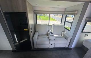 36 Feet 2024 Toy Hauler