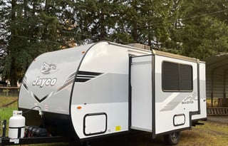 The little lodge - cozy family camper for 8!