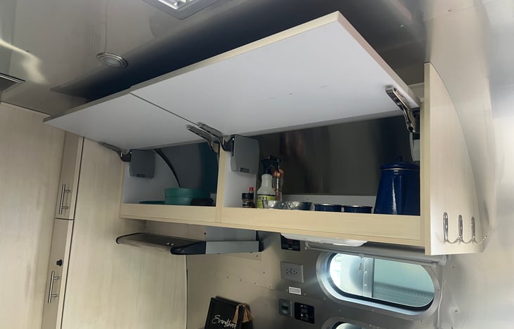 Cabinets above kichen sink