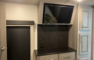 2021 Montana RV – Optional Truck Rental Available!