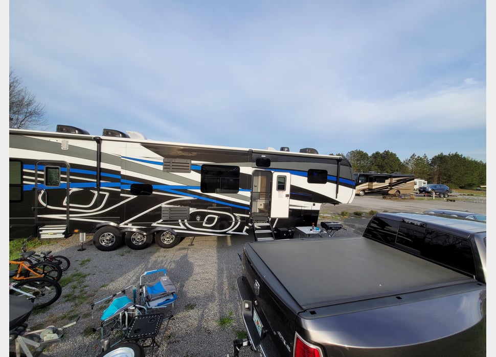 Fifth Wheel rentals in Elora