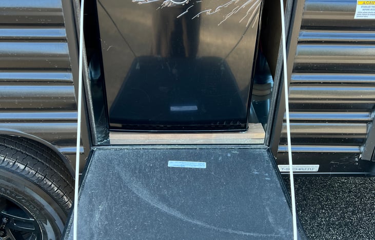 Outside fridge for your drinks and snacks.