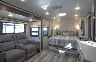 2024 Jayco Jay Feather 19MRK