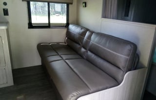"Millennium Falcon"  Luxury unit with Bunkhouse