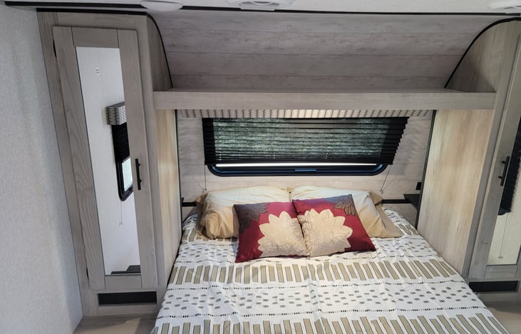 Master Bedroom - Queen Bed