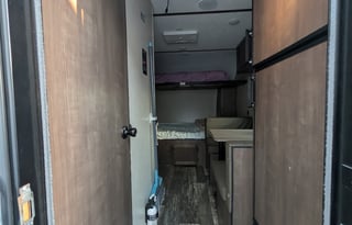 Sun Lite 16BH — Easy-Tow Family Camper, Sleeps 4