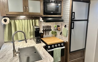 2001 Keystone w/BUNKHOUSE & Outdoor Kitchen!