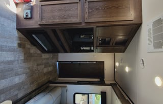 The Lakeside Lodge 35ft Toy Hauler XLR Hyperlite