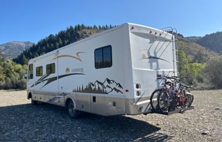 Earth Trekker 35’ Motorcoach for 8