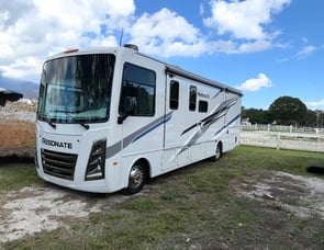 Thor Motor Coach Resonate 30C