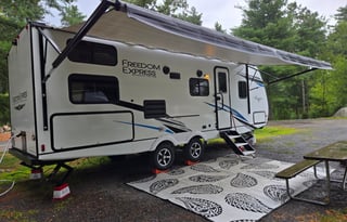 AR's 2022 coachmen freedom express 258bhs