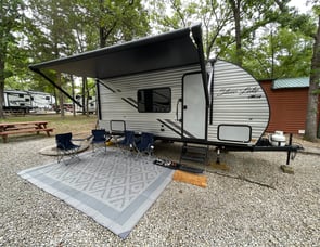 EAST TO WEST Silver Lake 17BHLE