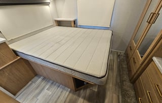 Luxury Class C Like NEW!!!