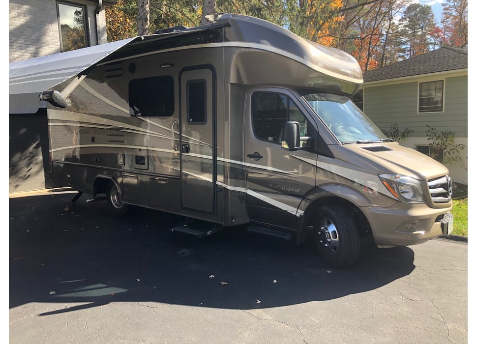 Class C Motor Home rentals in Signal Mountain