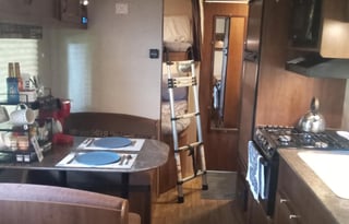 "Sweet Escape" Spacious 10-Person RV