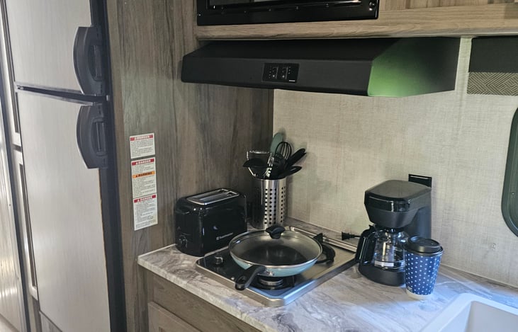 Cooking Utensils, Coffee Pot, Disposable hot cups with lids, Toaster included with rental. 2 Burner Stove wit complete set of pots and pans with rental. Bon Apatite!!