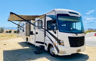 Your Home On Wheels! No Special License Needed!