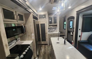 2023 Keystone Avalanche 378 BH