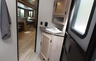 Stocked, Pet Friendly Coachmen 29' Delivery Only