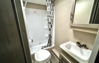 Perfect Bunk House! 4 beds and under 5000 lbs