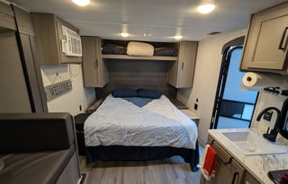 Redwood - Cozy Couples Camper (Sleeps 4-6)