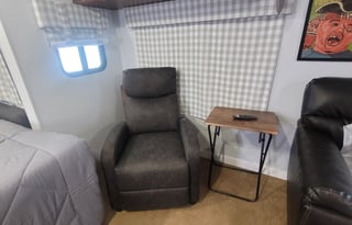 The Brownie NEWLY RENOVATED Sleeps 6 Must See !