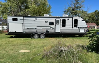 2024 Couchman - Perfect for Your Next Adventure!